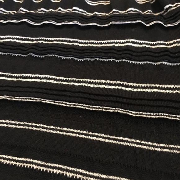 Knitted and Knotted UO B&W Sweater Dress EUC Sz XS - Picture 5 of 8